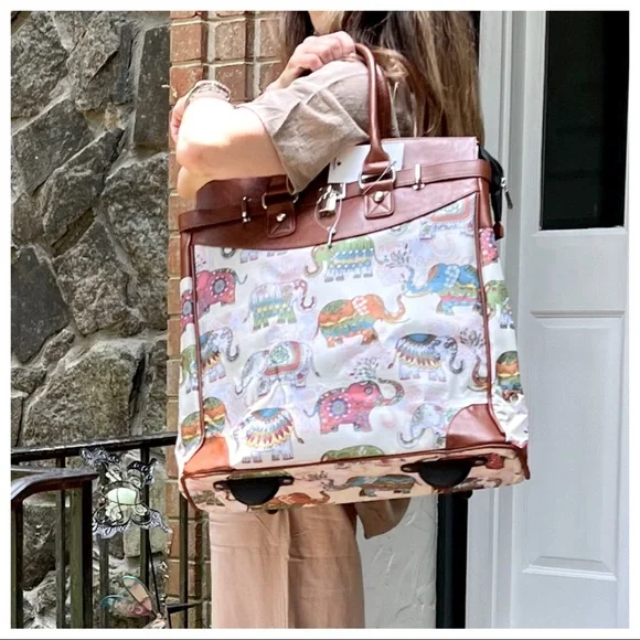 The Perfect Must Have Most Fabulous weekend Travel Rolling Bag - Picture 6 of 9